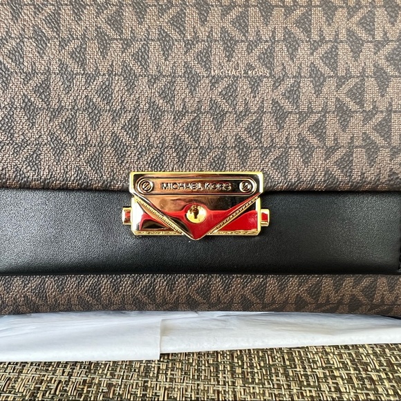 16. Michael Kors Medium Cece Crossbody Bag - Picture 5 of 8